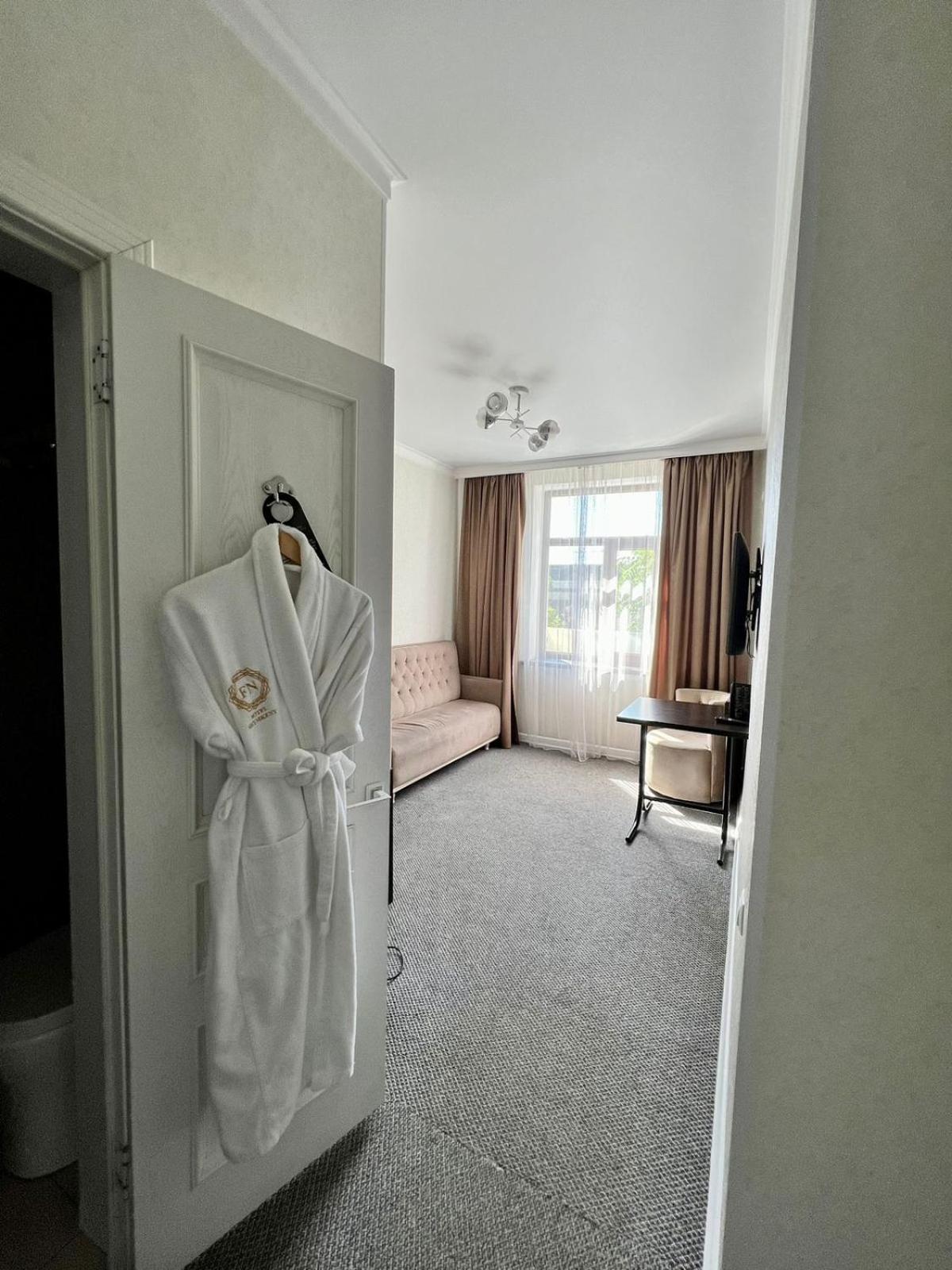 Hotel Fn Schymkent Exterior foto